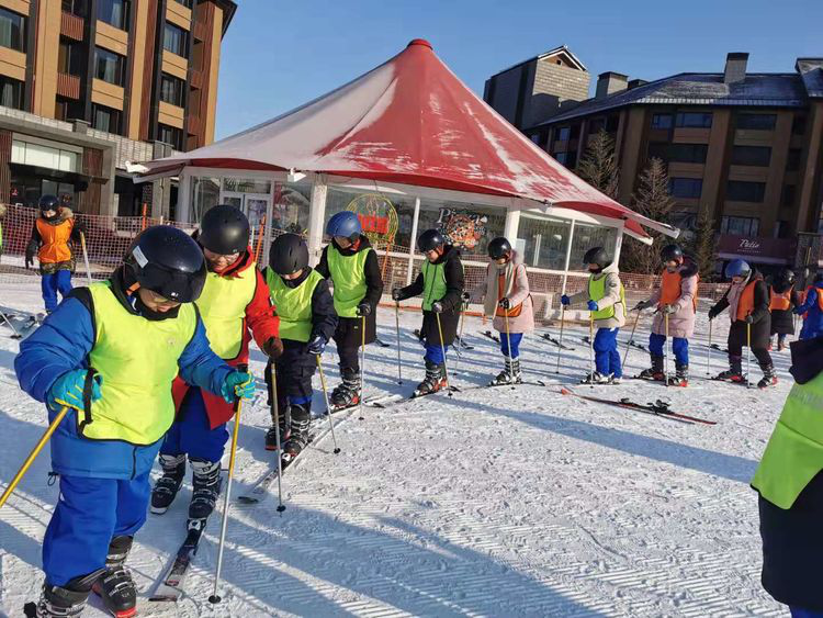 五十二中赫行實驗學校冰雪研學營中學部